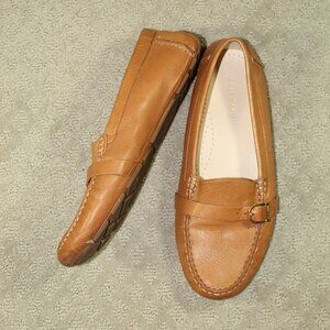 Cole Haan Women's Sz 8B Soft Tan Pebbled Leather Buckle Accented Driving Loafers
